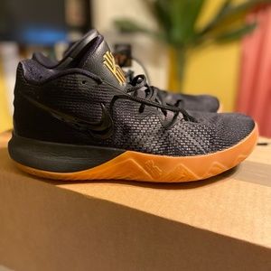 Nike Kyrie Flytrap